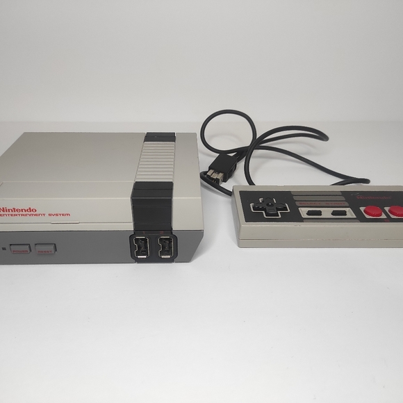 Nintendo NES Classic Edition Mini Console w/ Controller, 2016 - Picture 1 of 12